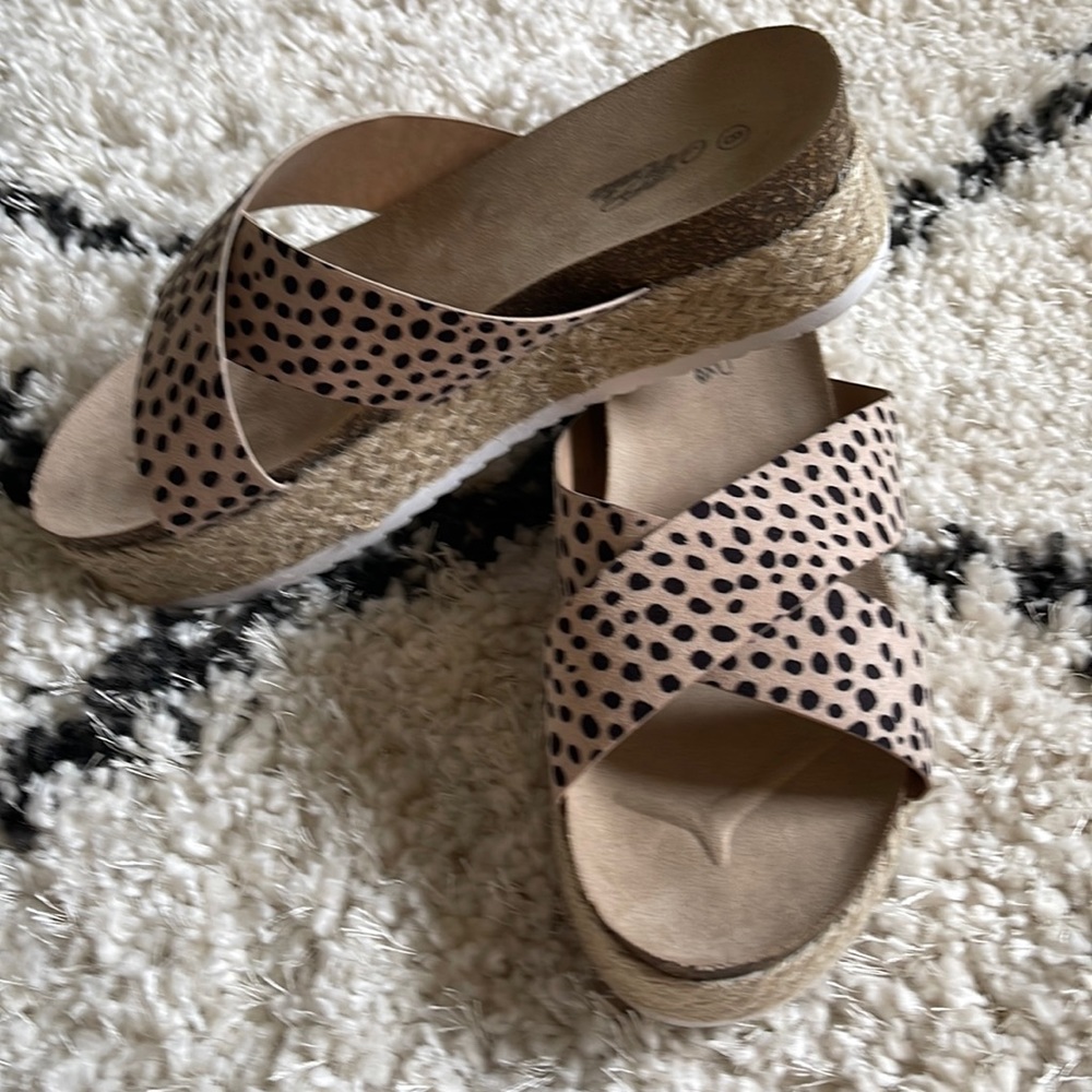 Mata, Criss Cross Cheetah print sandals, Size 8